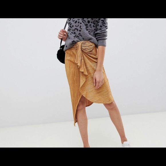 Dresses & Skirts - NWT Skirt